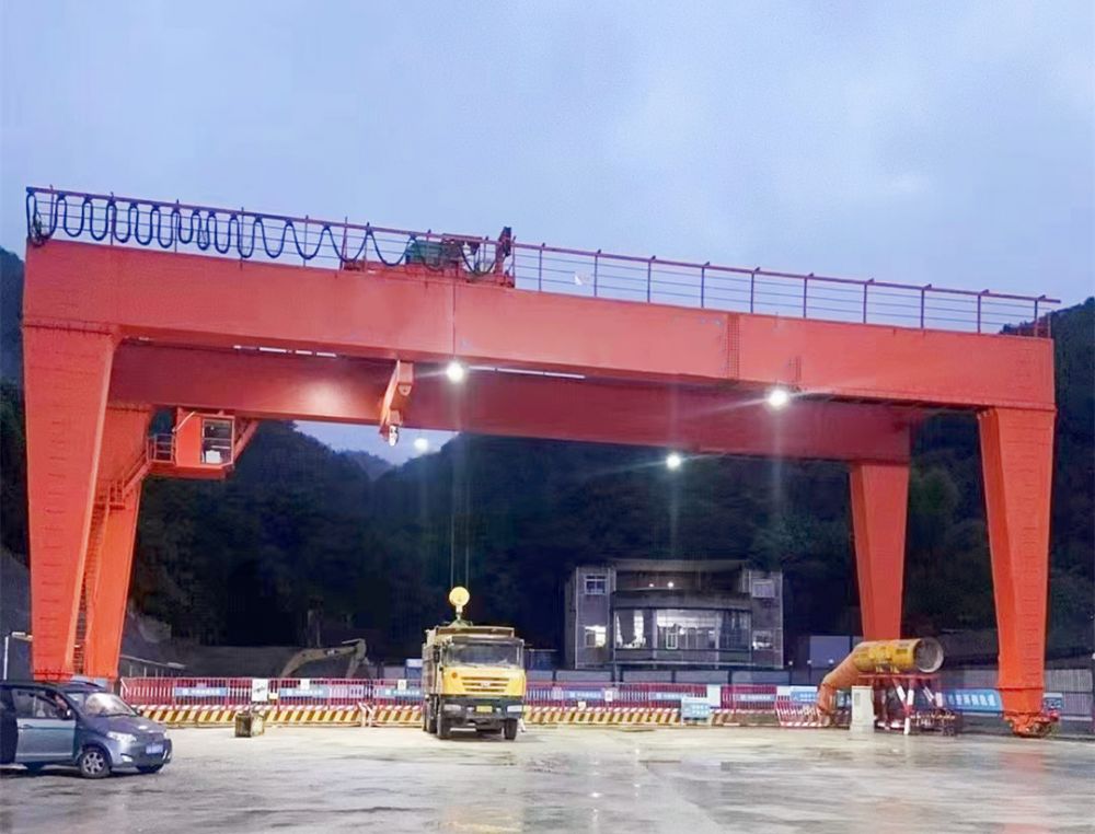雙梁門式起重機.jpg