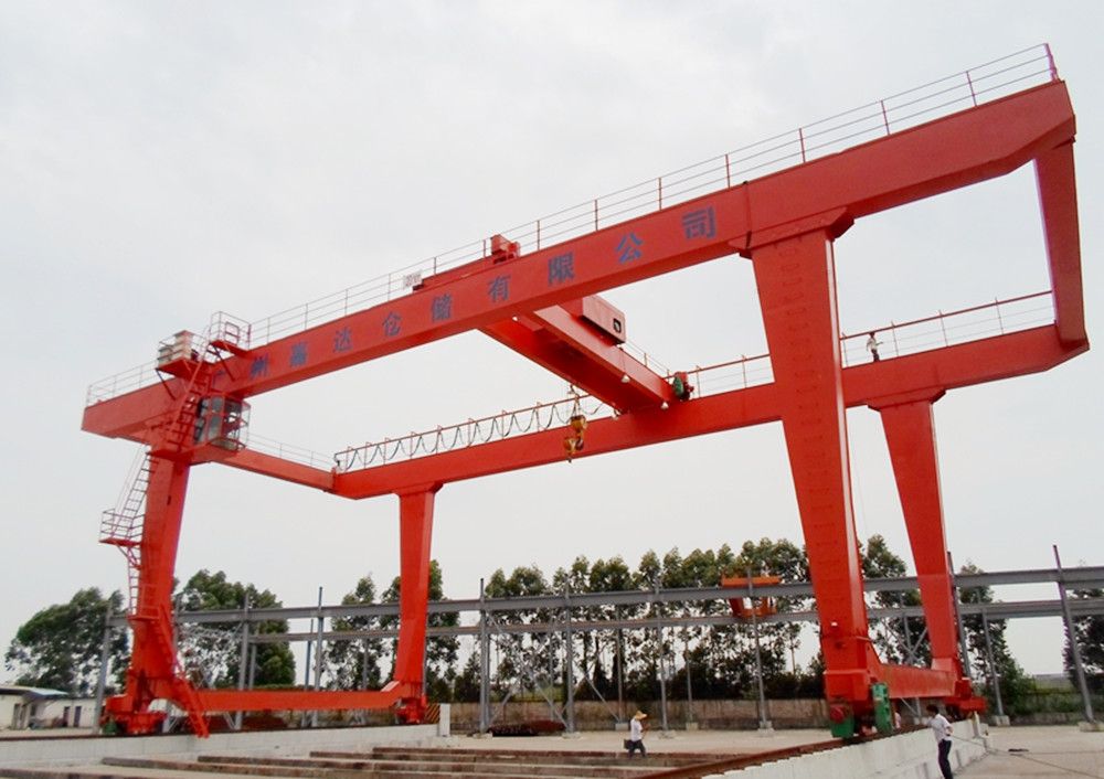 U型雙梁門式起重機(jī).jpg