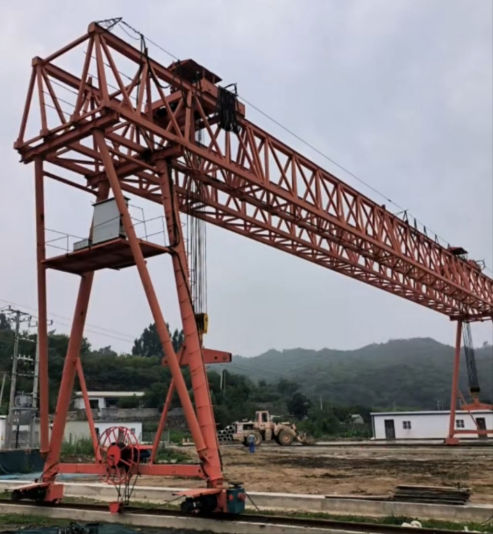 陜西西安提梁機(jī)、提梁門(mén)式起重機(jī)、工程龍門(mén)吊租賃服務(wù)