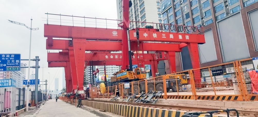 出渣機龍門吊維修.jpg
